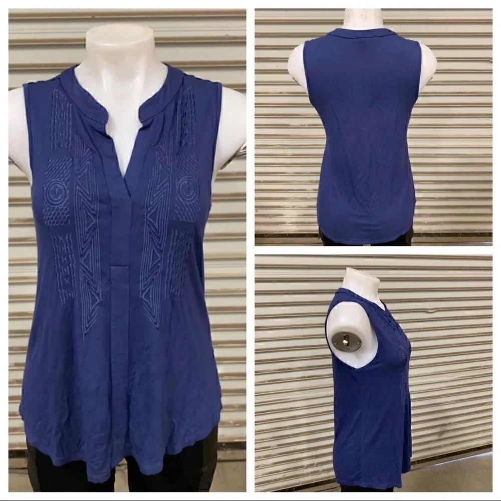 🛍️Cable & Guage sleeveless top w/geometric design